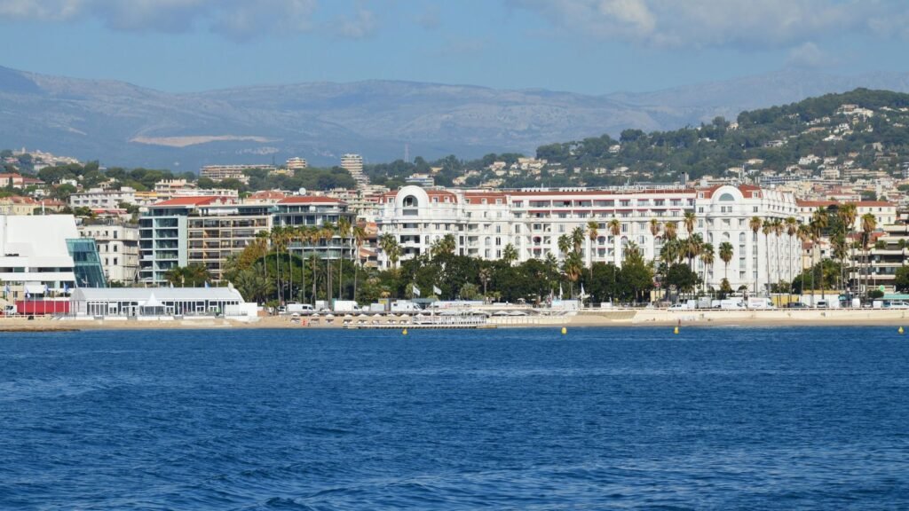 Front de mer de Cannes et ses immeubles