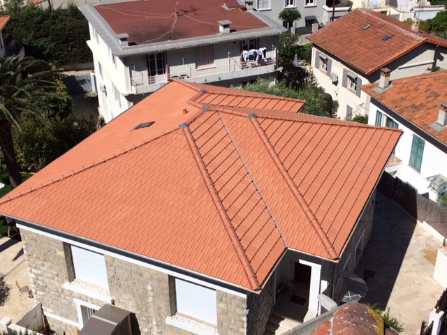 Toiture vue du ciel à nice, cagnes-sur-mer et menton