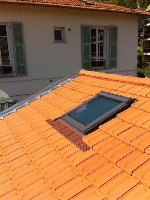 Toiture de tuiles plates et Velux à nice, cagnes-sur-mer et menton